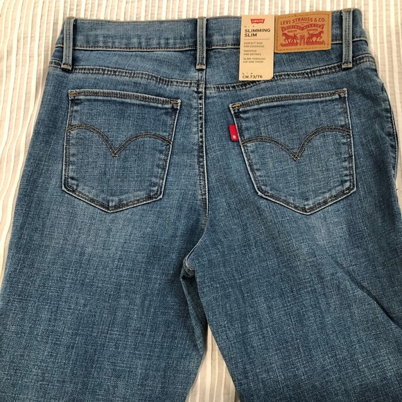 NWTs Levi’s slimming slim jeans - Picture 4 of 4